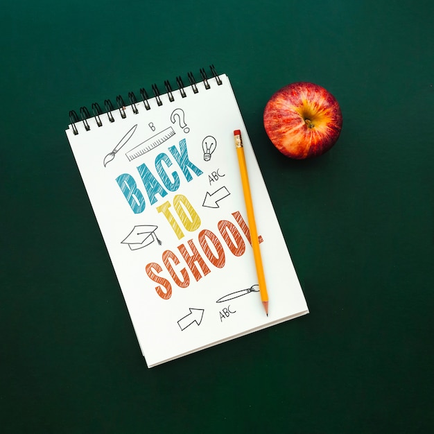 Torna a scuola mockup notebook