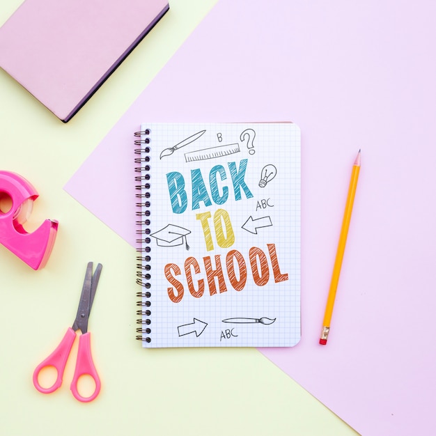 Torna a scuola mockup notebook