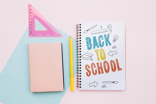Torna a scuola mockup notebook