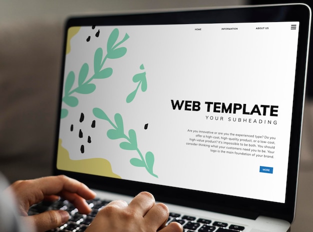 Trabajar en una plantilla web en el portátil