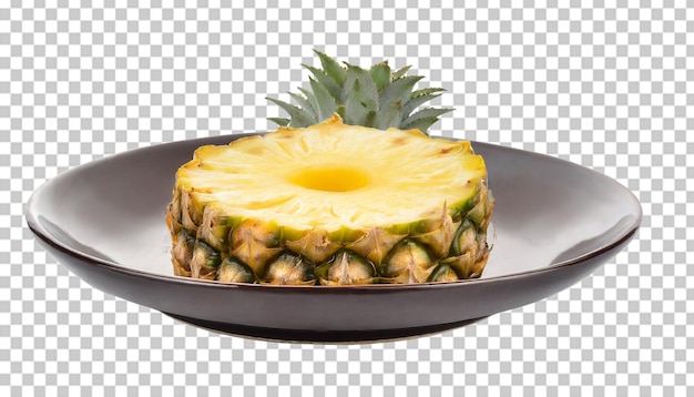 PSD une tranche d'ananas sur une assiette isolée sur un fond transparent