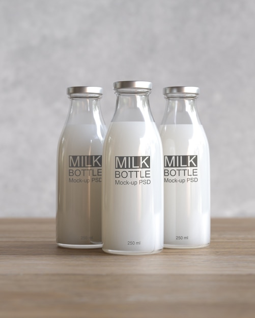 Tre mockup di bottiglie di latte