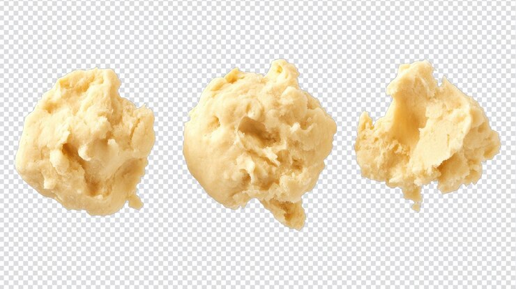PSD tres cucharas distintas de mantequilla amarilla cremosa sobre un fondo transparente que muestran la textura y la consistencia para uso culinario