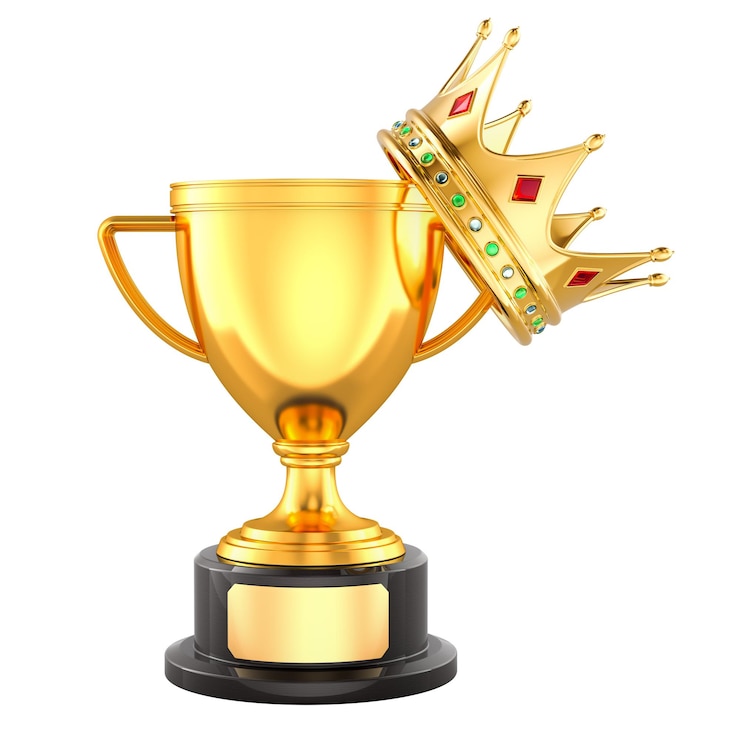 PSD trophée d'or avec une couronne d'or en 3d isolée sur un fond transparent