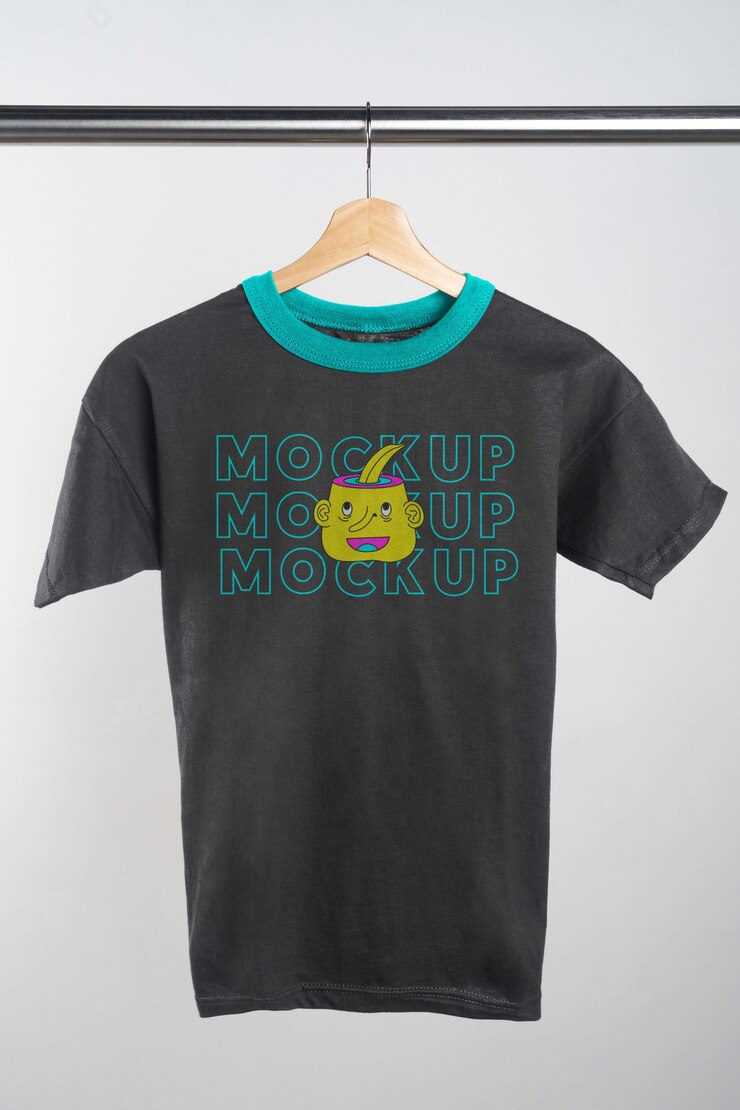 Tshirt noir sur scène minimale de cintre