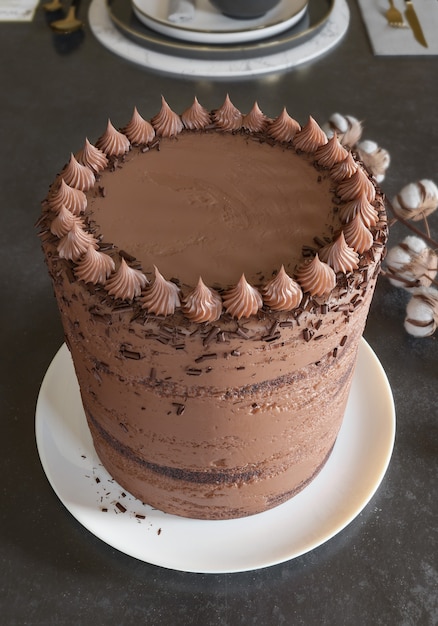 Um bolo delicioso com uma maquete de texto.