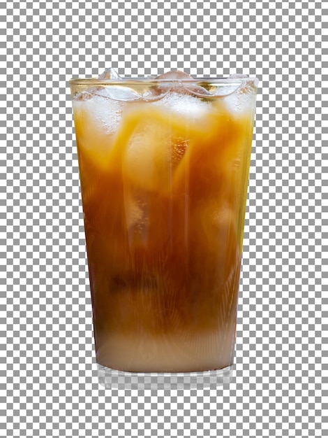 Um copo de café gelado com cubos de gelo em fundo transparente