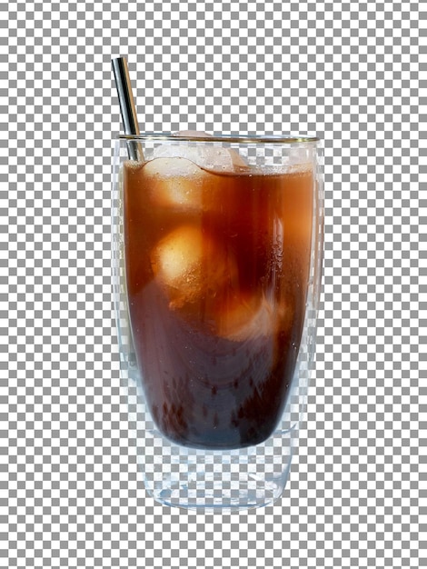 Um copo de café gelado com um canudo em fundo transparente