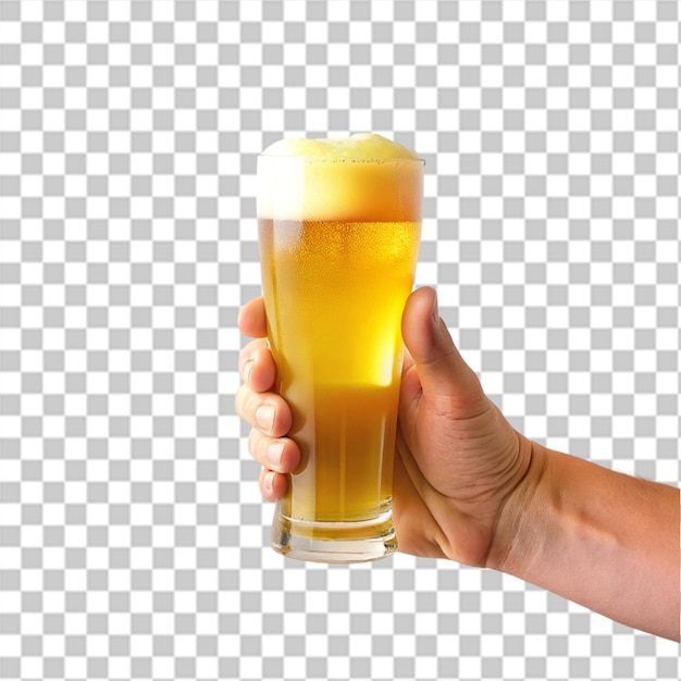 PSD um copo de cerveja fria isolado em um caminho de corte de fundo transparente
