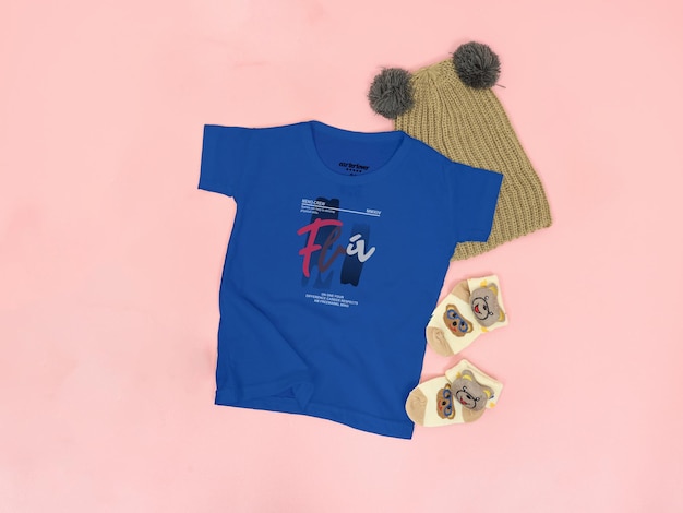 Uma camiseta azul com as palavras fm nela
