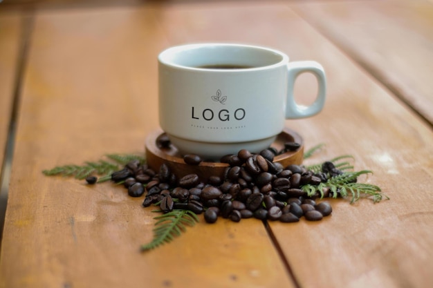 uma chávena de café com a palavra "quot" no logotipo
