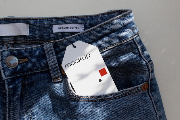Uma etiqueta em um par de jeans que diz algodão orgânico.