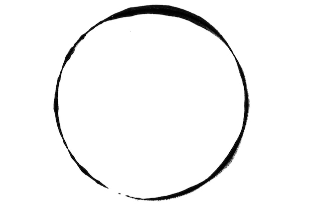 uma mancha ou impressão de tinta preta em forma de círculo sobre um fundo em branco