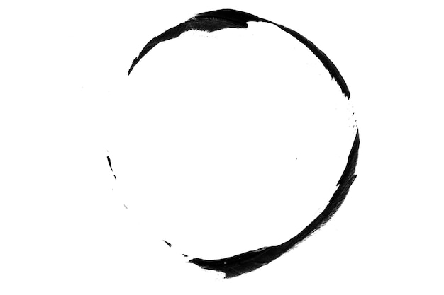 uma mancha ou impressão de tinta preta em forma de círculo sobre um fundo em branco