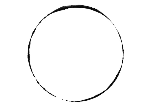 uma mancha ou impressão de tinta preta em forma de círculo sobre um fundo em branco