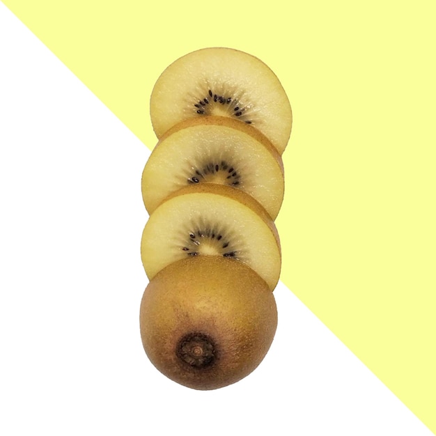 un kiwi su uno sfondo giallo con una striscia bianca