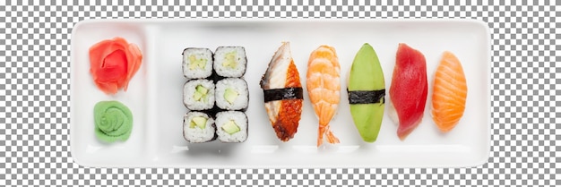 Un piatto di sushi con una varietà di rotoli su sfondo trasparente