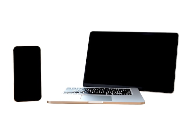 Un portatile moderno con uno schermo vuoto si trova accanto a uno smartphone a tecnologia minimalista