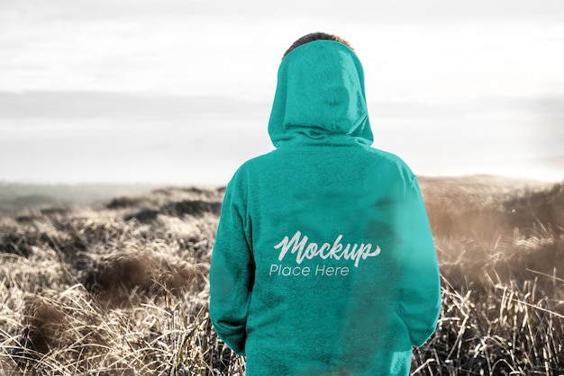 Un uomo Backsite Mockup PSD Mockup