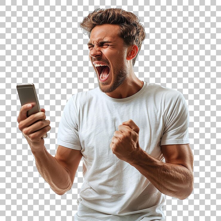 Un uomo tiene in mano un cellulare e urla di eccitazione.