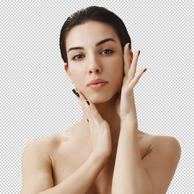 Una bellissima donna nuda si applica la crema per il viso toccando delicatamente il viso