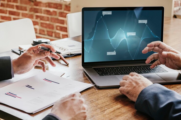 PSD uomini d'affari che parlano del loro business plan