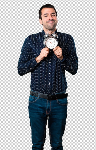 Uomo bello che tiene orologio vintage