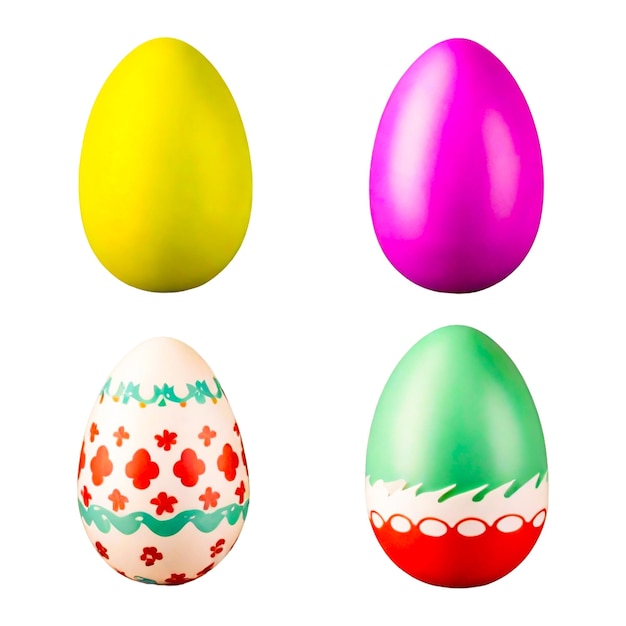 Uova di Pasqua dipinte a mano su bianco