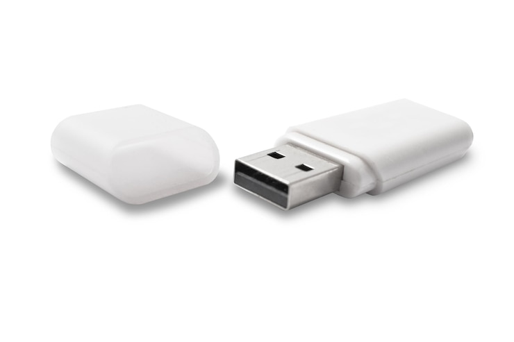 PSD usb flash drive memoria stick tagliato isolato