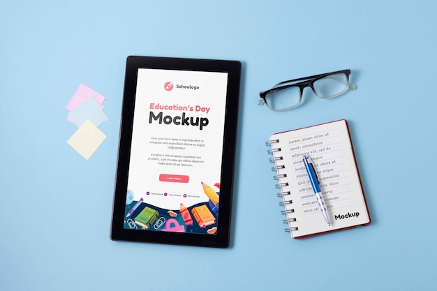 Variedade de mock-up de tablets para o dia da educação