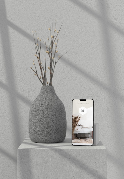 Vase minimal et maquette de téléphone