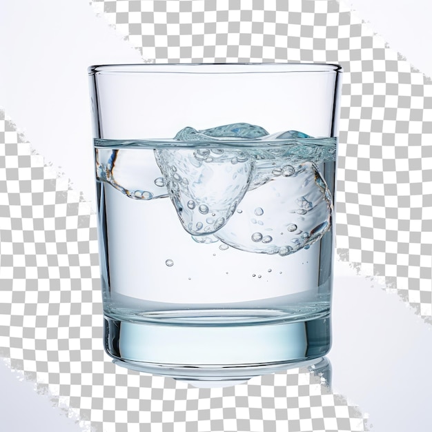 PSD un vaso de agua en un fondo transparente de primer plano