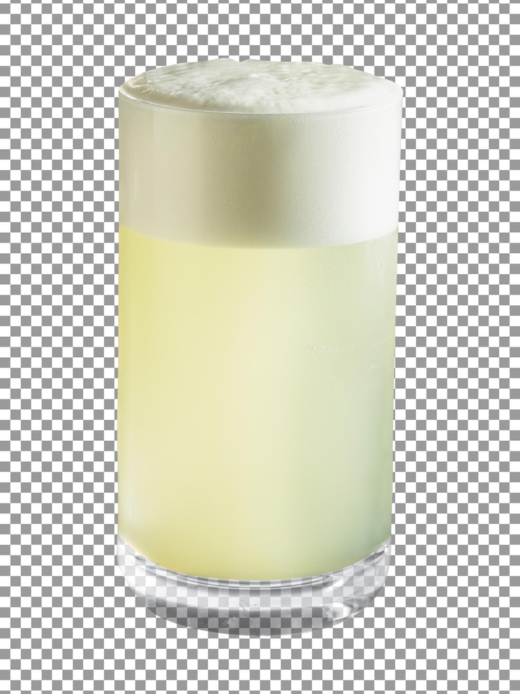 PSD vaso de cerveza con espuma blanca sobre fondo transparente