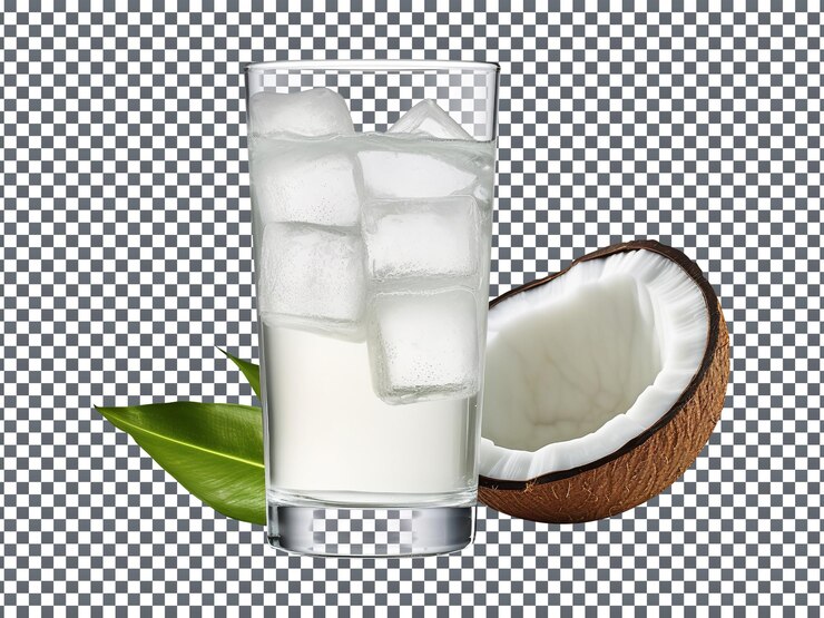 PSD vaso lleno de agua de coco pura y refrescante sobre fondo transparente