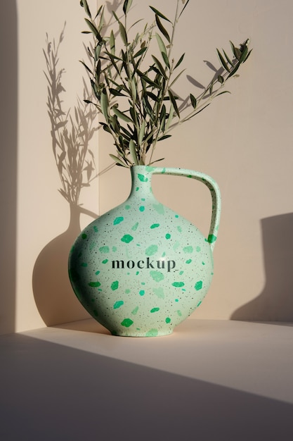 Vaso moderno azul com plantas
