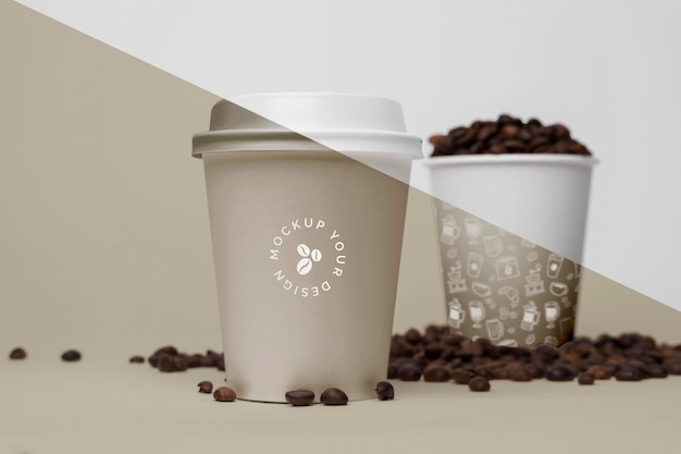 PSD vasos de plástico con granos de café
