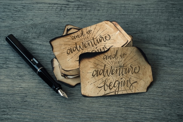 Vecchio mockup di carta per il concetto di avventura
