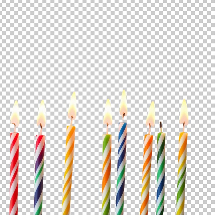 Velas de pastel de cumpleaños de color sobre fondo blanco