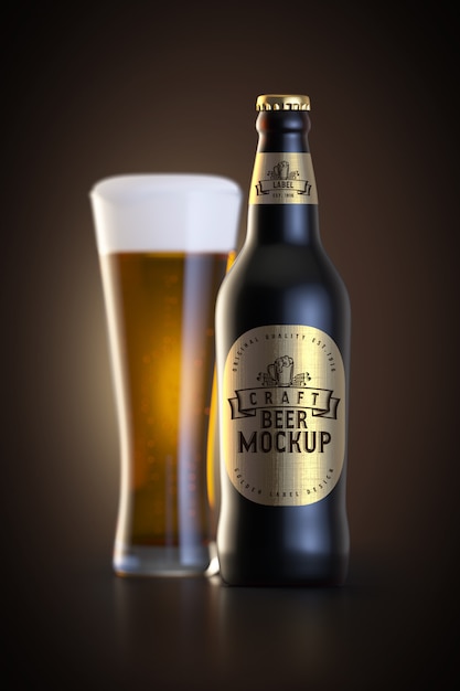 Verre à bière et bouteille avec maquette d'étiquette