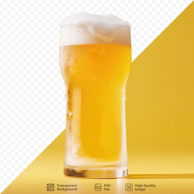 PSD un verre de bière avec les mots « happy day » dessus.