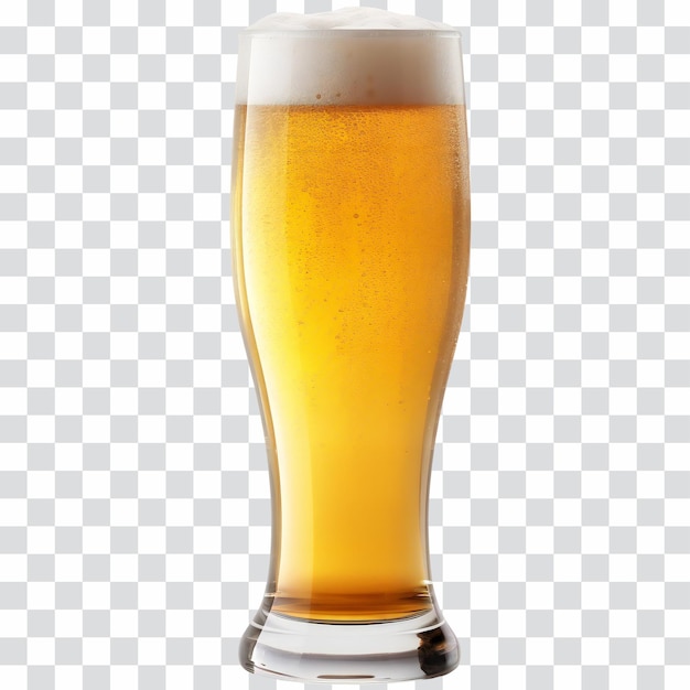 PSD un verre plein de bière isolé sur transparent