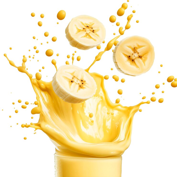 PSD vidrio aislado con leche de plátano en un fondo transparente salpicaduras de leche de banana png