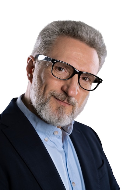Vieil homme portant un costume d'affaires