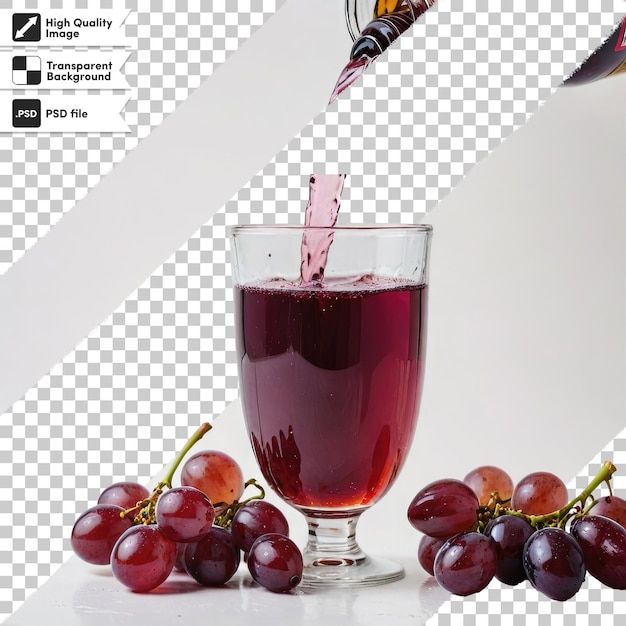 Vinho vermelho psd a ser derramado em copo com uvas sobre fundo transparente com camada de máscara editável