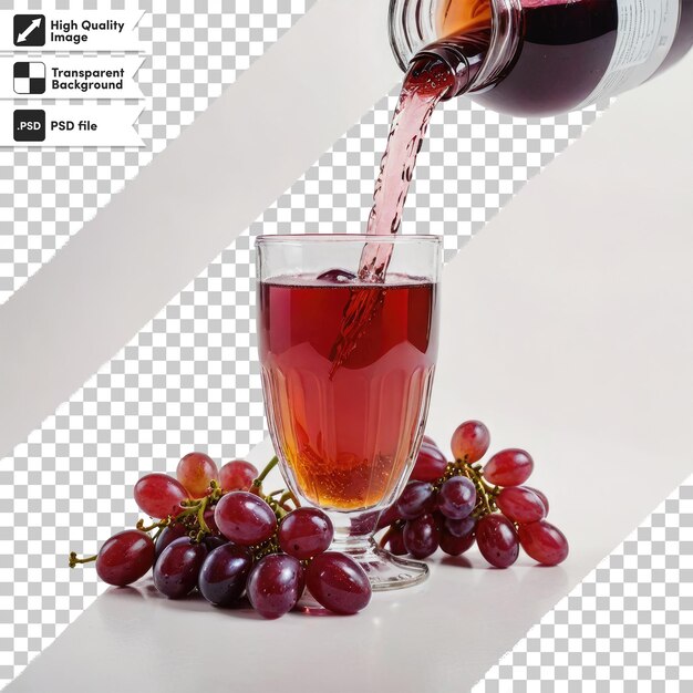 PSD vino tinto psd vertido en vaso con uvas sobre un fondo transparente con capa de máscara editable