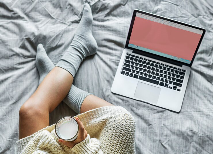 PSD vista aérea, de, mujer, utilizar, computadora, computador portatil