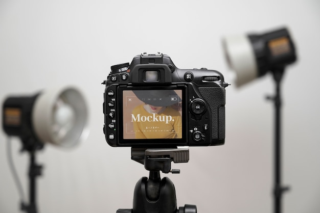 Vista della macchina fotografica professionale e costosa