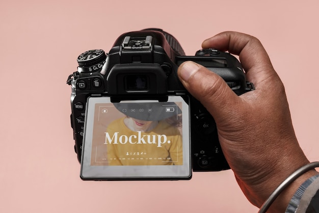 Vista della macchina fotografica professionale e costosa