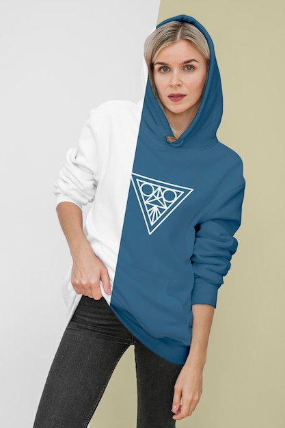 PSD vista frontal, de, elegante, mujer, en, sudadera con capucha