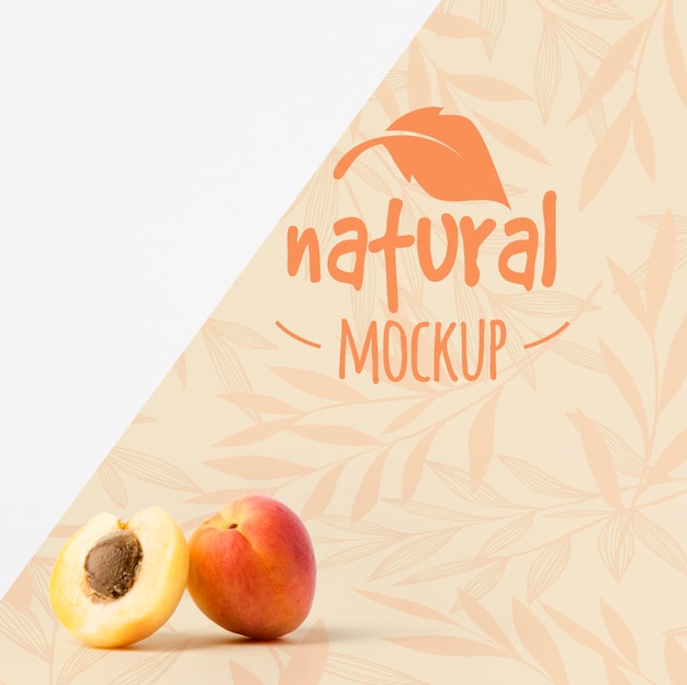 Vista frontale del mock-up di pesche